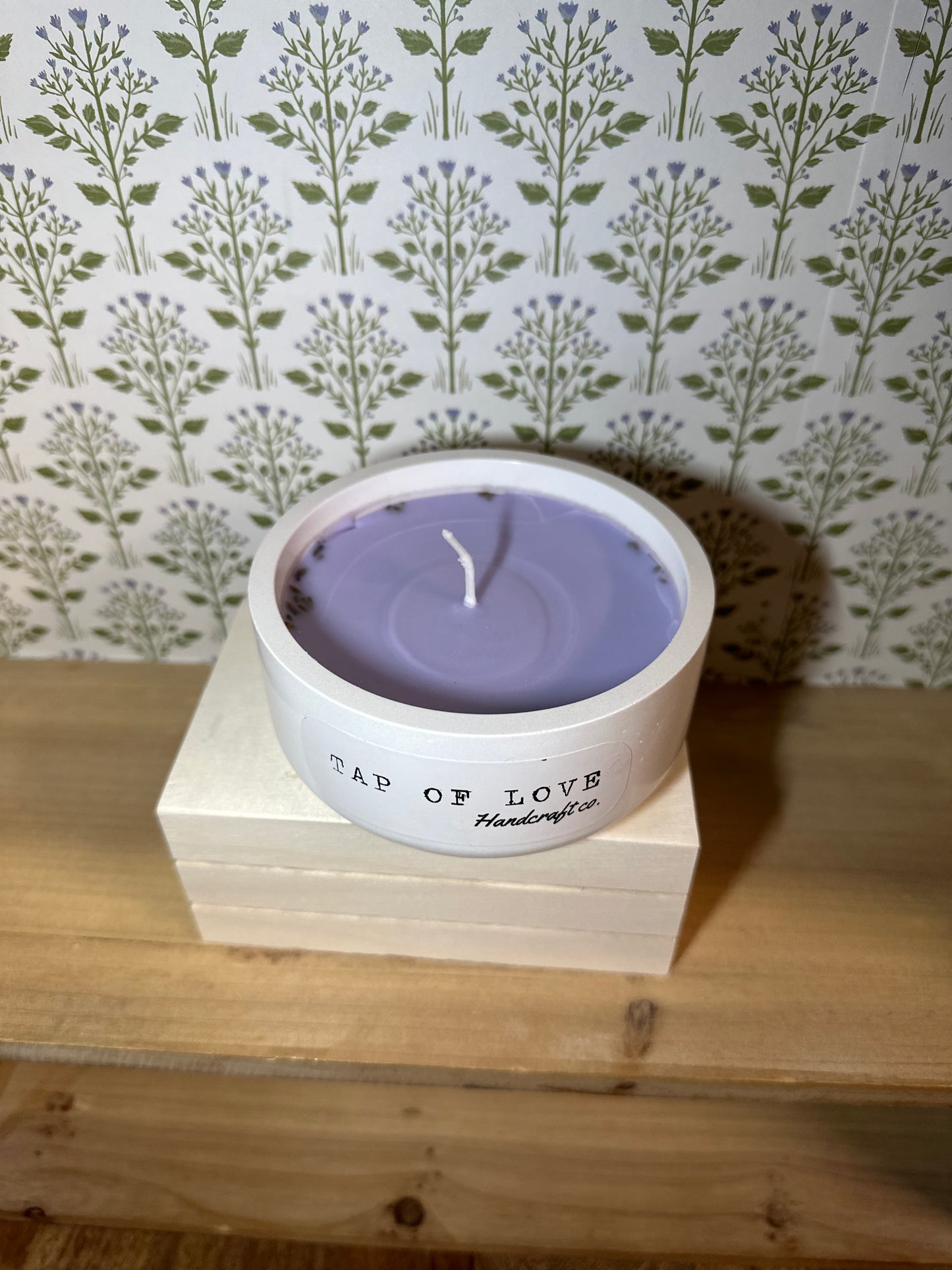 Concrete base Lavander Candle